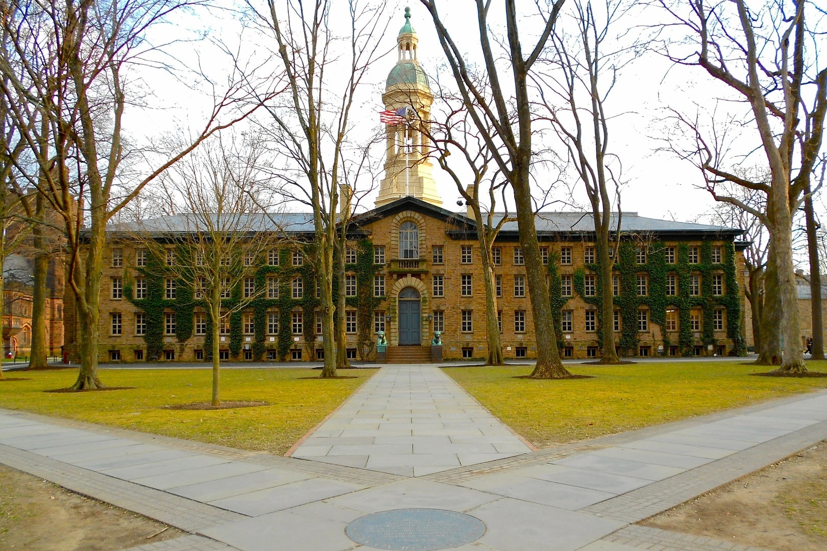 architecture lawn sidewalk palace tower plaza 1132919 pxhere.com min - Laws Make College Transfer Easier for Community College Students