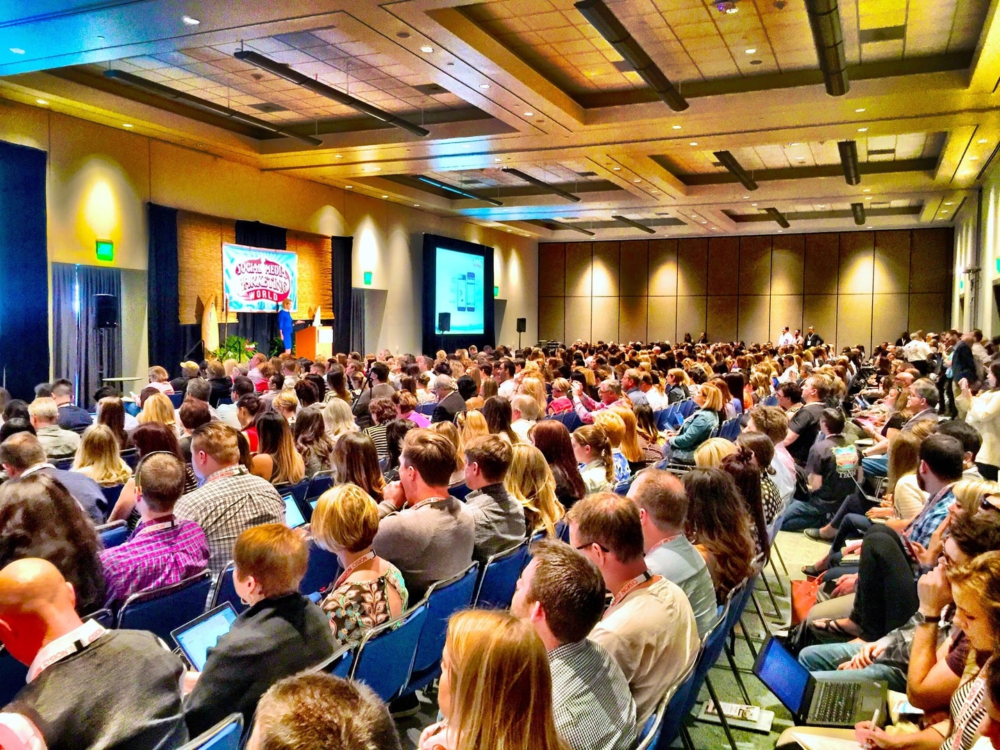 group people workshop crowd meeting audience 489447 pxhere.com min - Microsoft announces native Teams